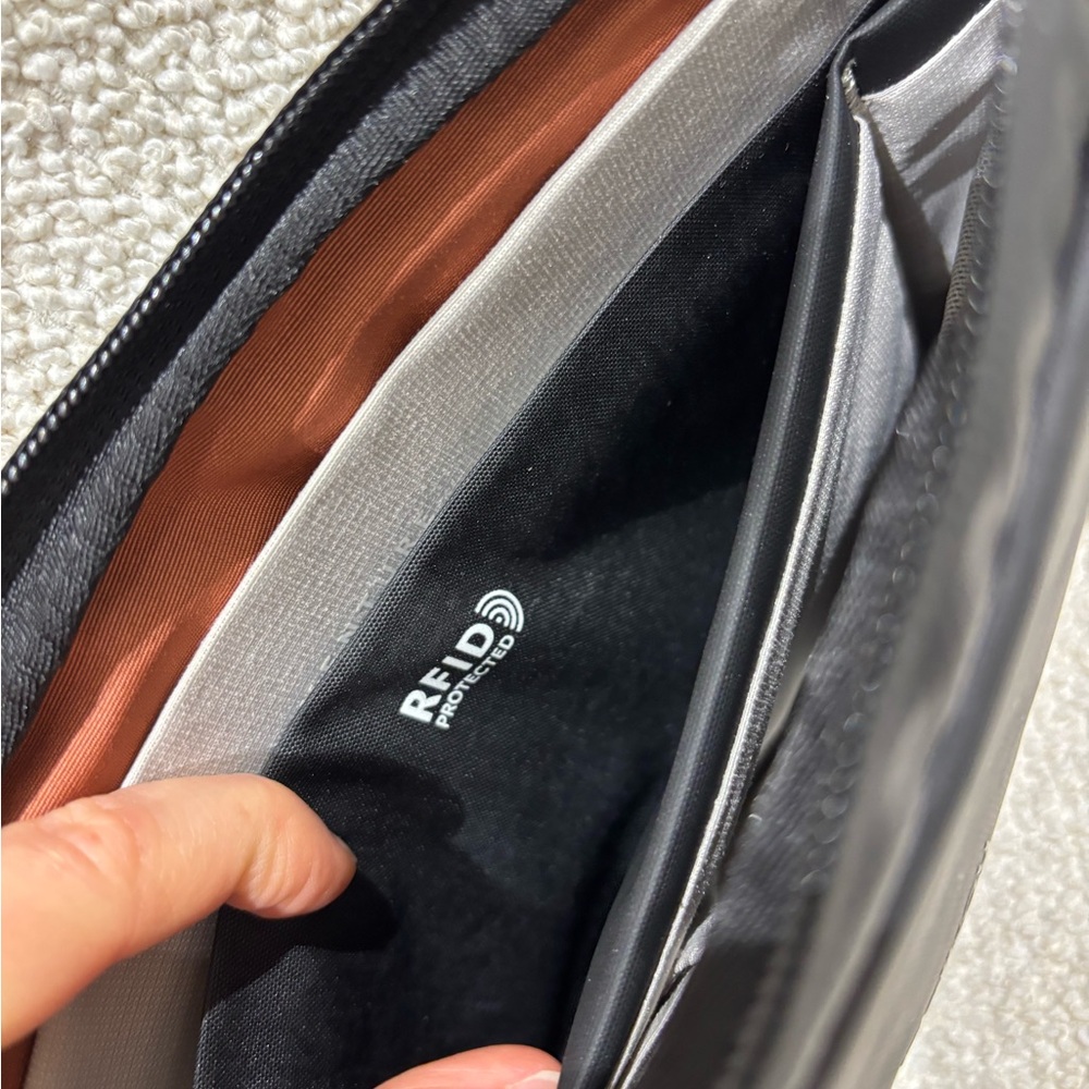 Bellroy Charcoal Belt Bag - Picture 7 of 11